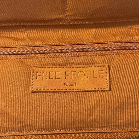 Free People Brown Vegan Leather Wristlet Wallet 8x4 Zip Around Closure CC Slots - Picture 3 of 14
